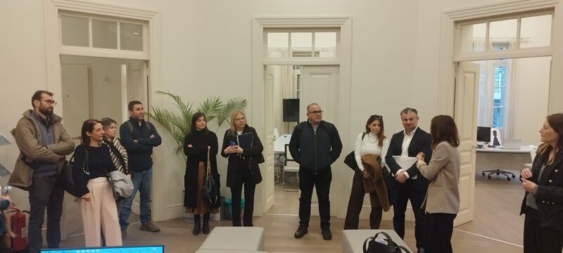 Image for the Tweet beginning: Όταν το κράτος αφουγκράζεται τις