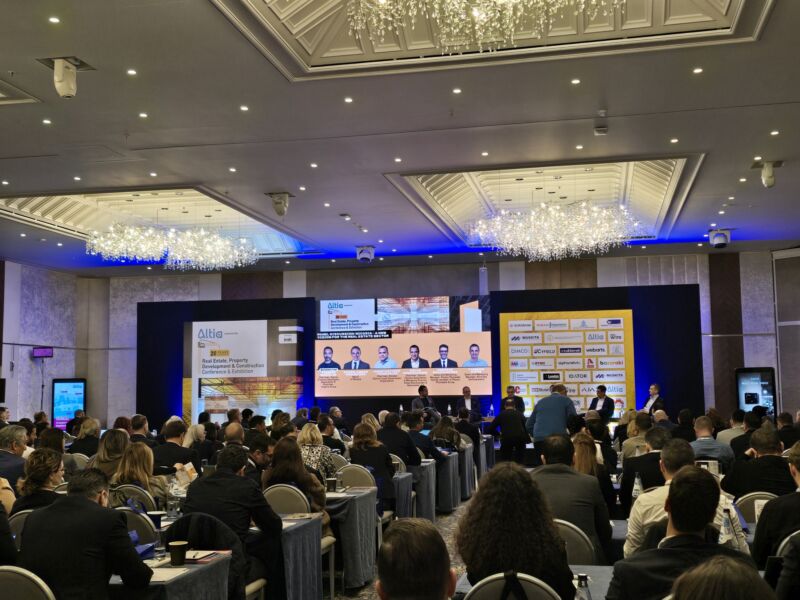 Image for the Tweet beginning: Μαζική προσέλευση στο συνέδριο με